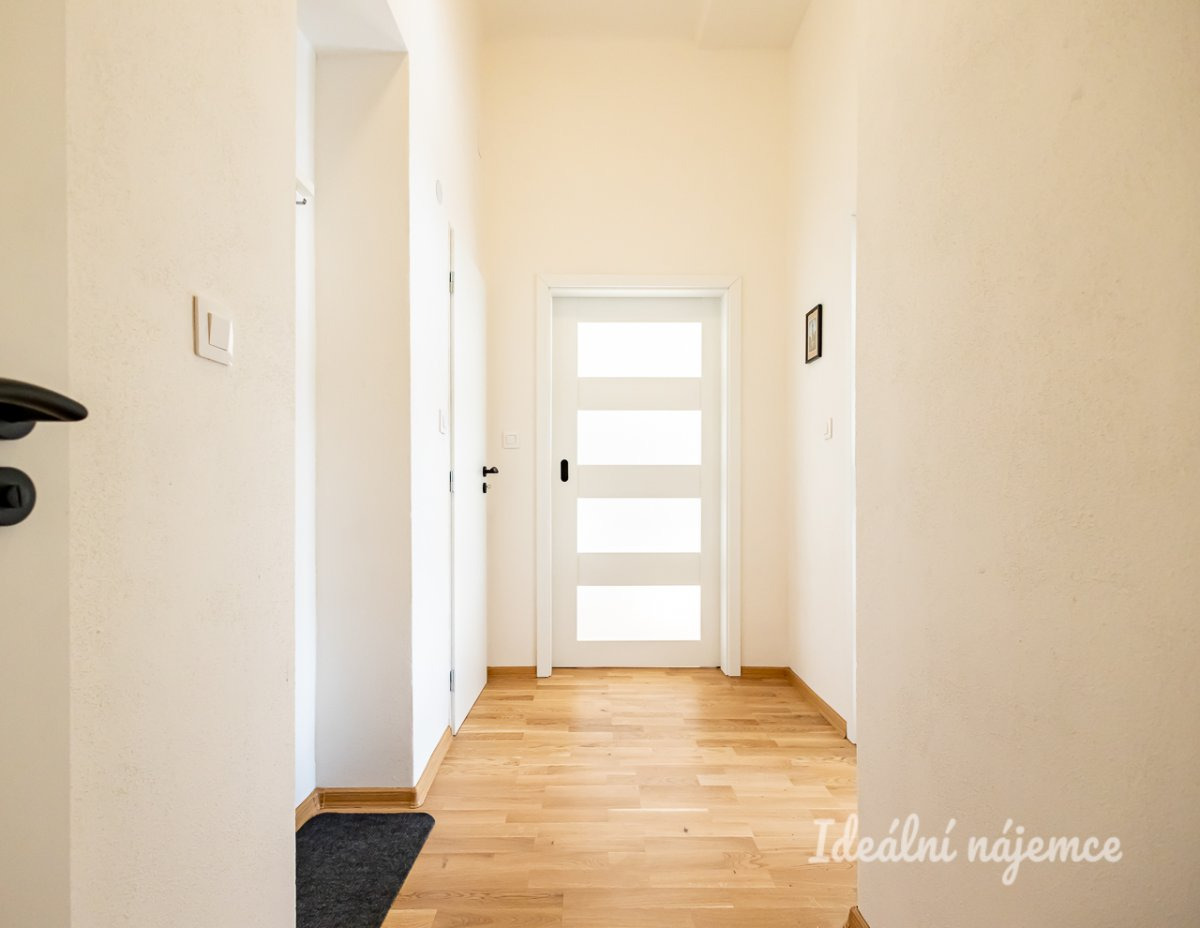 Pronájem bytu 2+kk, V Olšinách, Strašnice,  Kč/měs, 46 m2