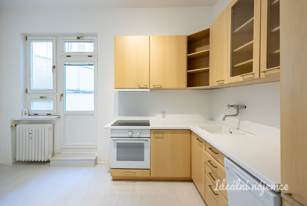 Pronájem bytu 1+1, Františka Křížka, Holešovice,  19000Kč/měs, 48 m2