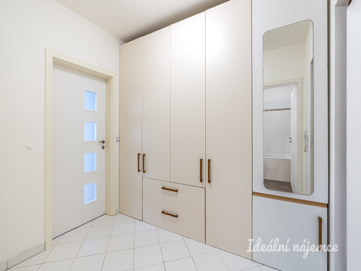 Pronájem bytu 1+kk, Komořanská, Modřany, 19900 Kč/měs, 49 m2