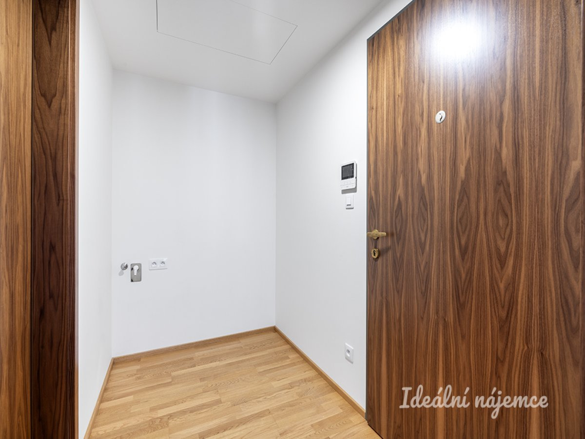Pronájem bytu 1+kk, Vackové, Smíchov, 18500 Kč/měs, 32 m2