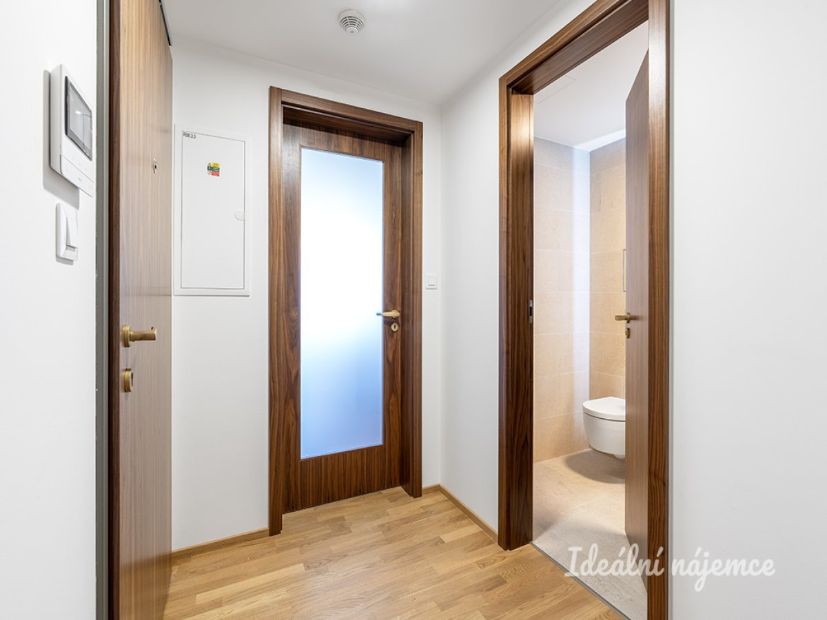 Pronájem bytu 1+kk, Vackové, Smíchov, 18500 Kč/měs, 32 m2