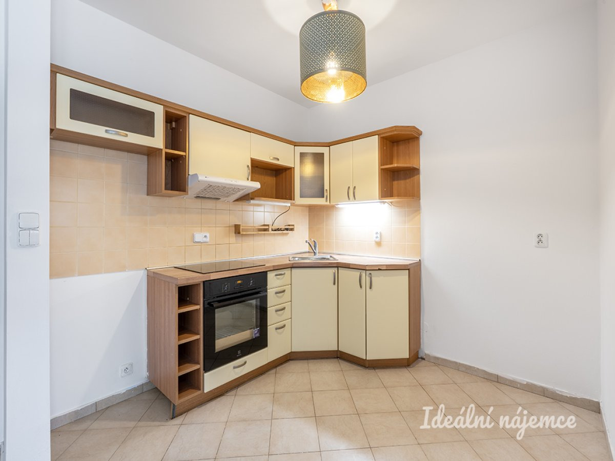 Pronájem bytu 2+kk, Velvarská, Horoměřice,  16900 Kč/měs, 49 m2