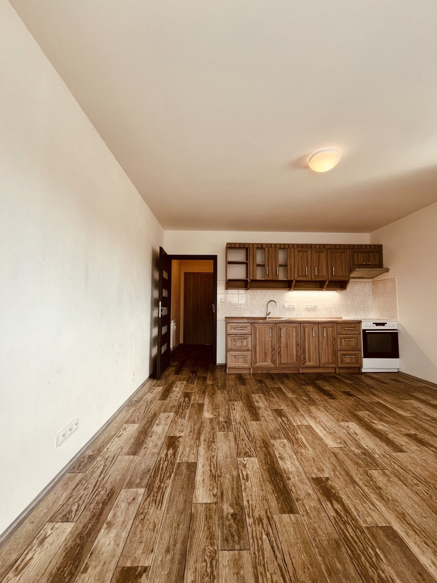 Pronájem bytu 1+kk, Družstevní, Místek, 9400 Kč/měs, 27 m2