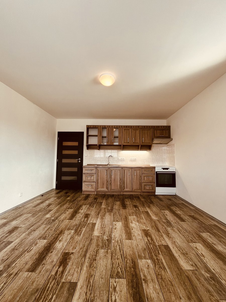 Pronájem bytu 1+kk, Družstevní, Místek, 9400 Kč/měs, 27 m2