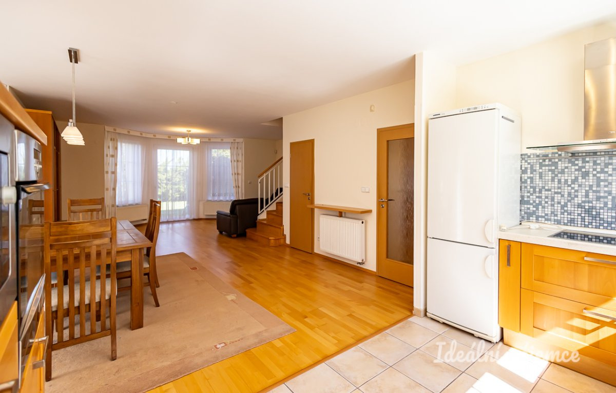 Pronájem rodinného domu 5+kk, Meduňková, Kolovraty, 47900 Kč/měs, 150 m2