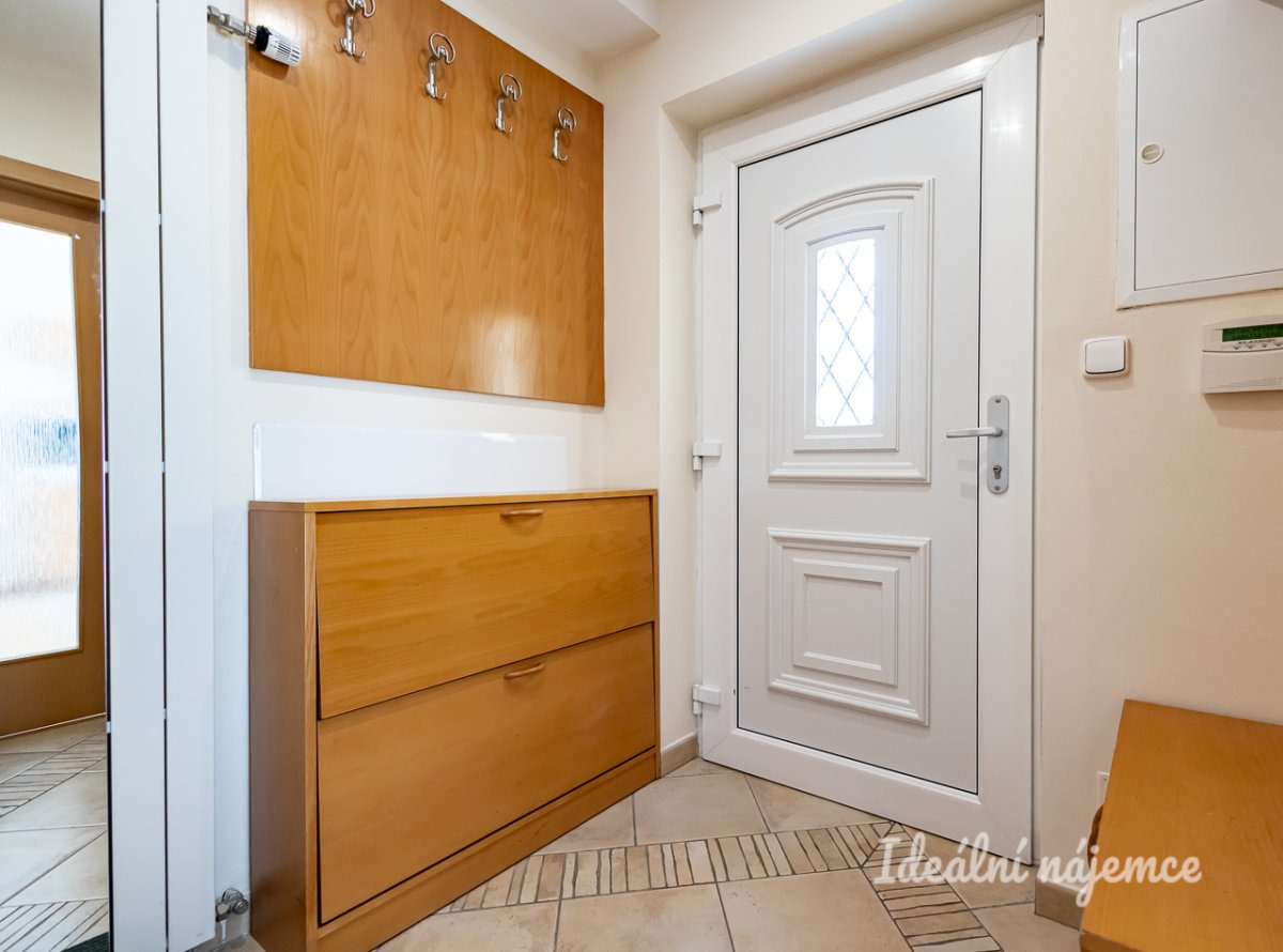 Pronájem rodinného domu 5+kk, Meduňková, Kolovraty,  47900 Kč/měs, 150 m2