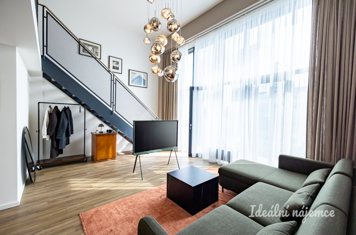 Pronájem bytu 1+kk, V háji, Holešovice, 31900 Kč/měs, 43 m2