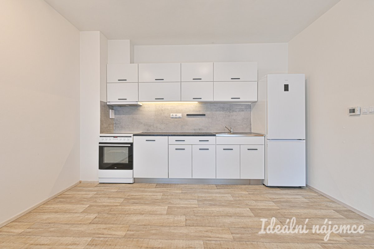Pronájem bytu 2+kk, Košinova, Královo Pole,  22.000 Kč/měs, 56 m2