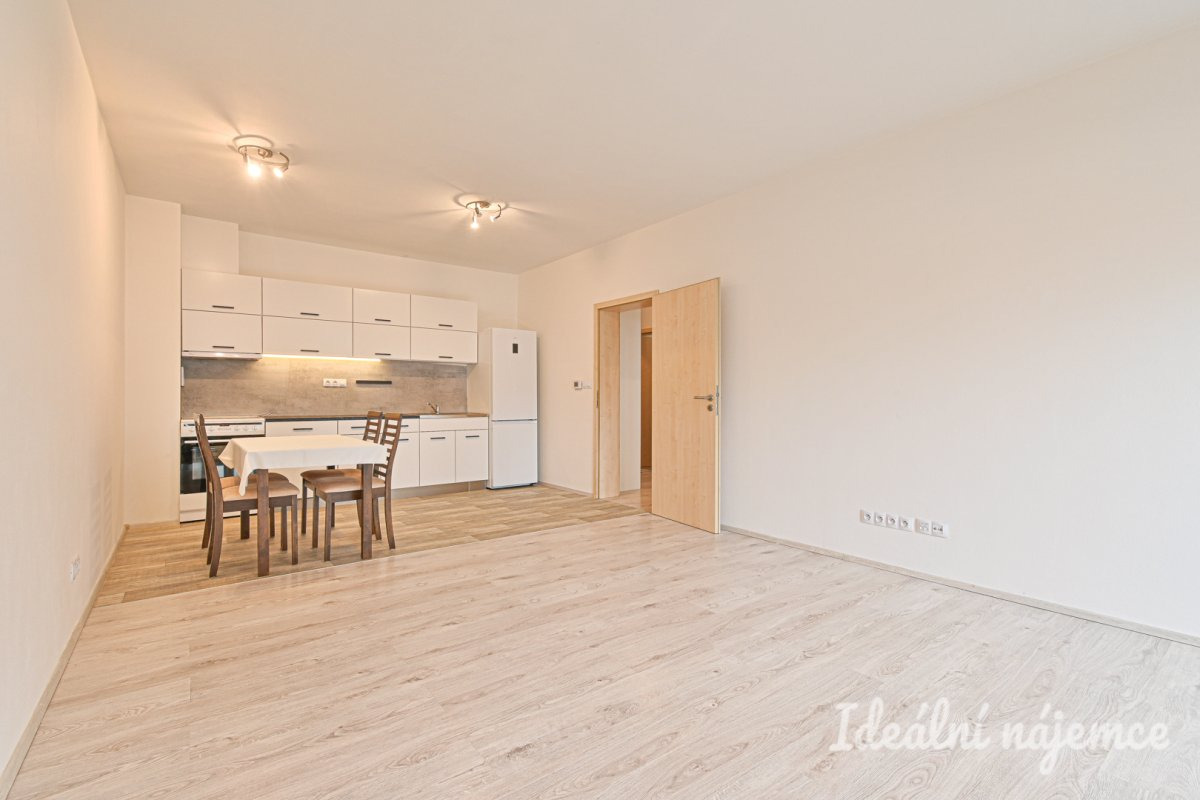 Pronájem bytu 2+kk, Košinova, Královo Pole,  22.000 Kč/měs, 56 m2
