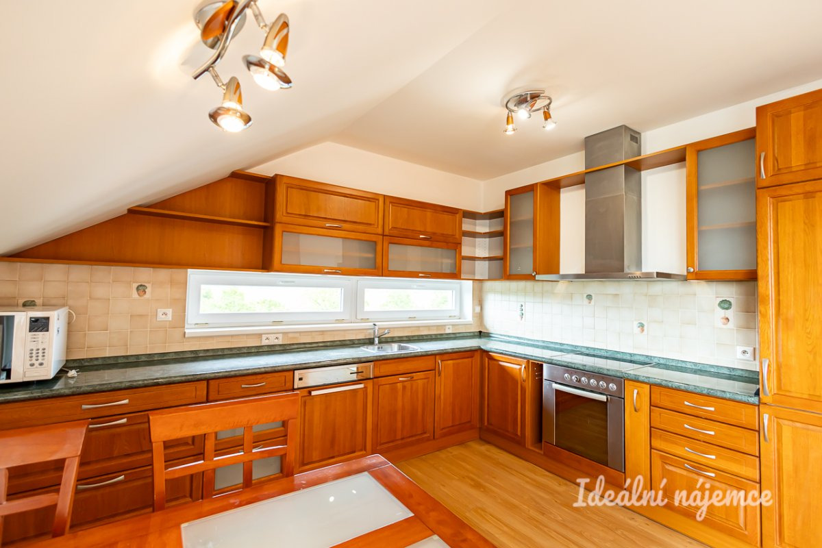 Pronájem bytu 4+kk, U lipové aleje, Dubeč, 95 m2