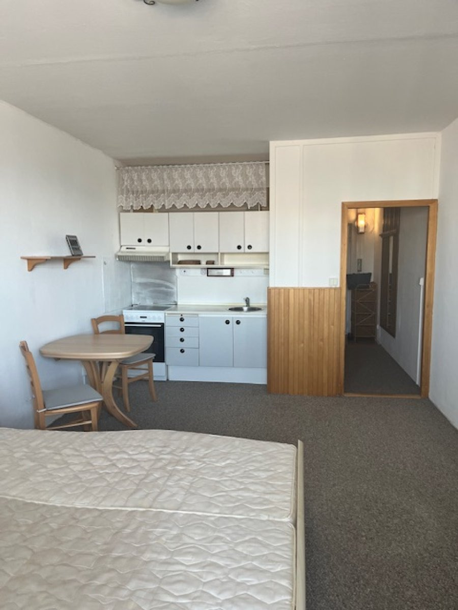 Pronájem bytu 1+kk, Brožíkova, Nový Hradec Králové,  Kč/měs, 35 m2