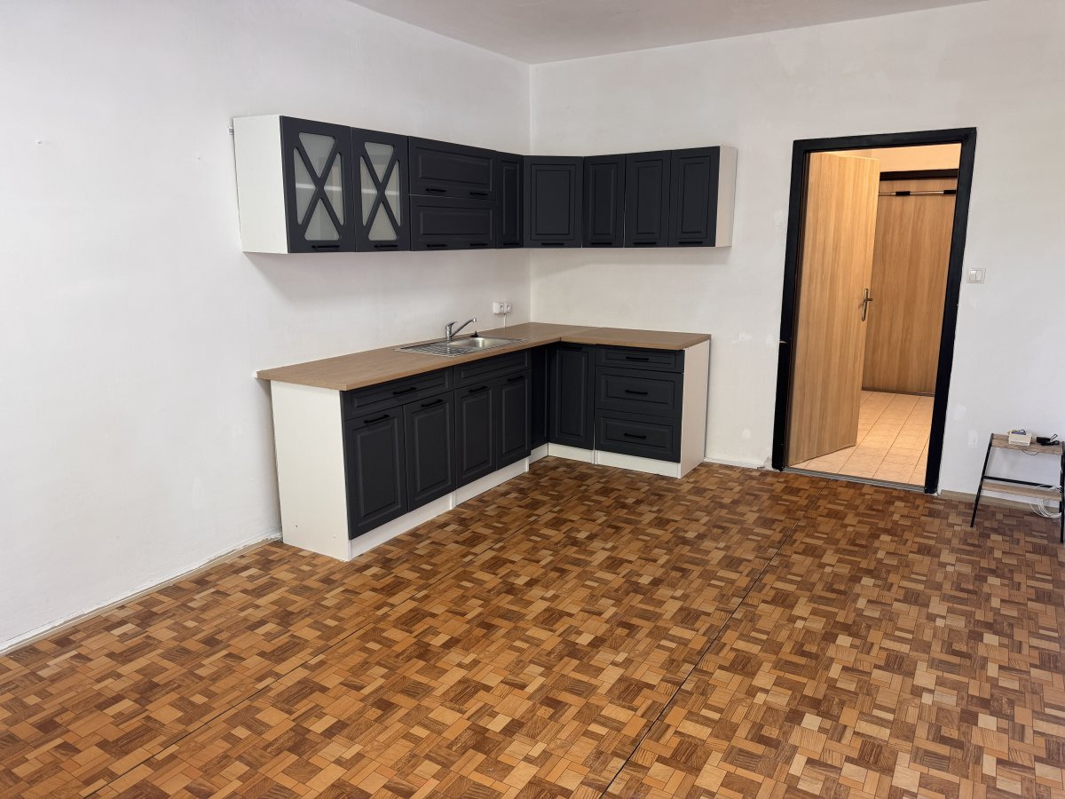 Pronájem bytu 2+kk, Javorová, Zlín, 10500 Kč/měs, 34 m2
