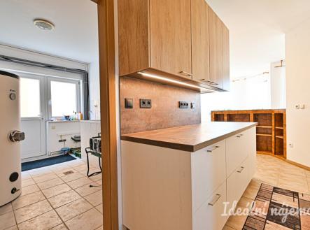 Pronájem - dům/vila, 280 m²
