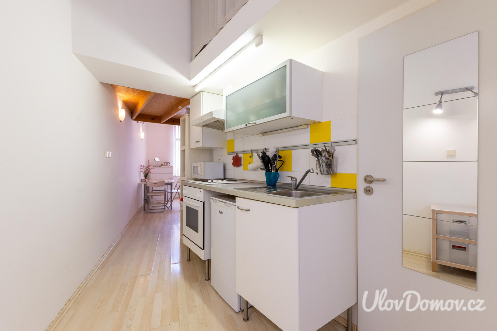 Prodej bytu 1+kk, 27 m2, Praha 5 - Smíchov