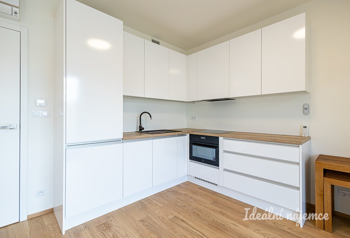 Pronájem bytu 1+kk, Basilejské náměstí, Žižkov, 22.000Kč/měs, 42 m2