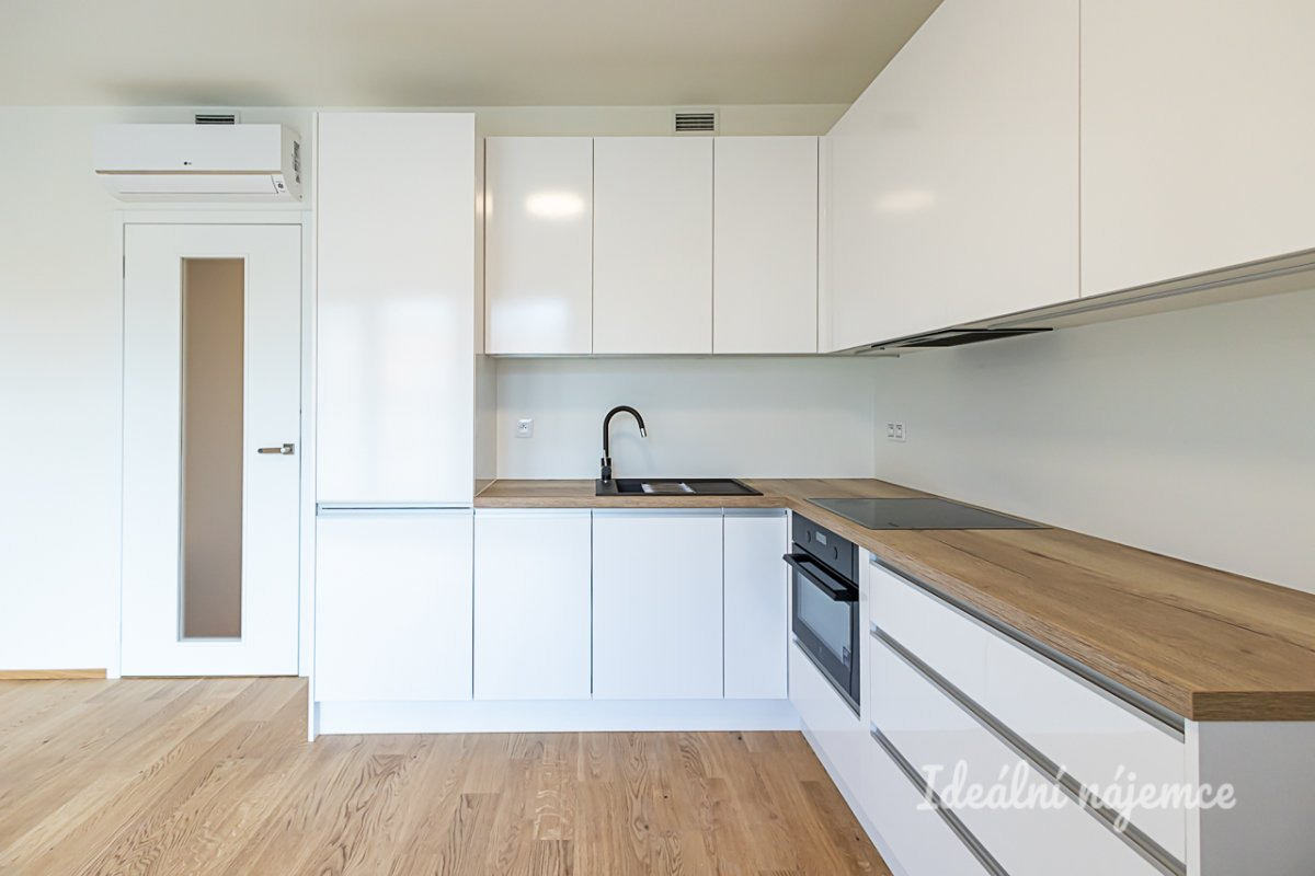 Pronájem bytu 1+kk, Basilejské náměstí, Žižkov,  22.000Kč/měs, 42 m2
