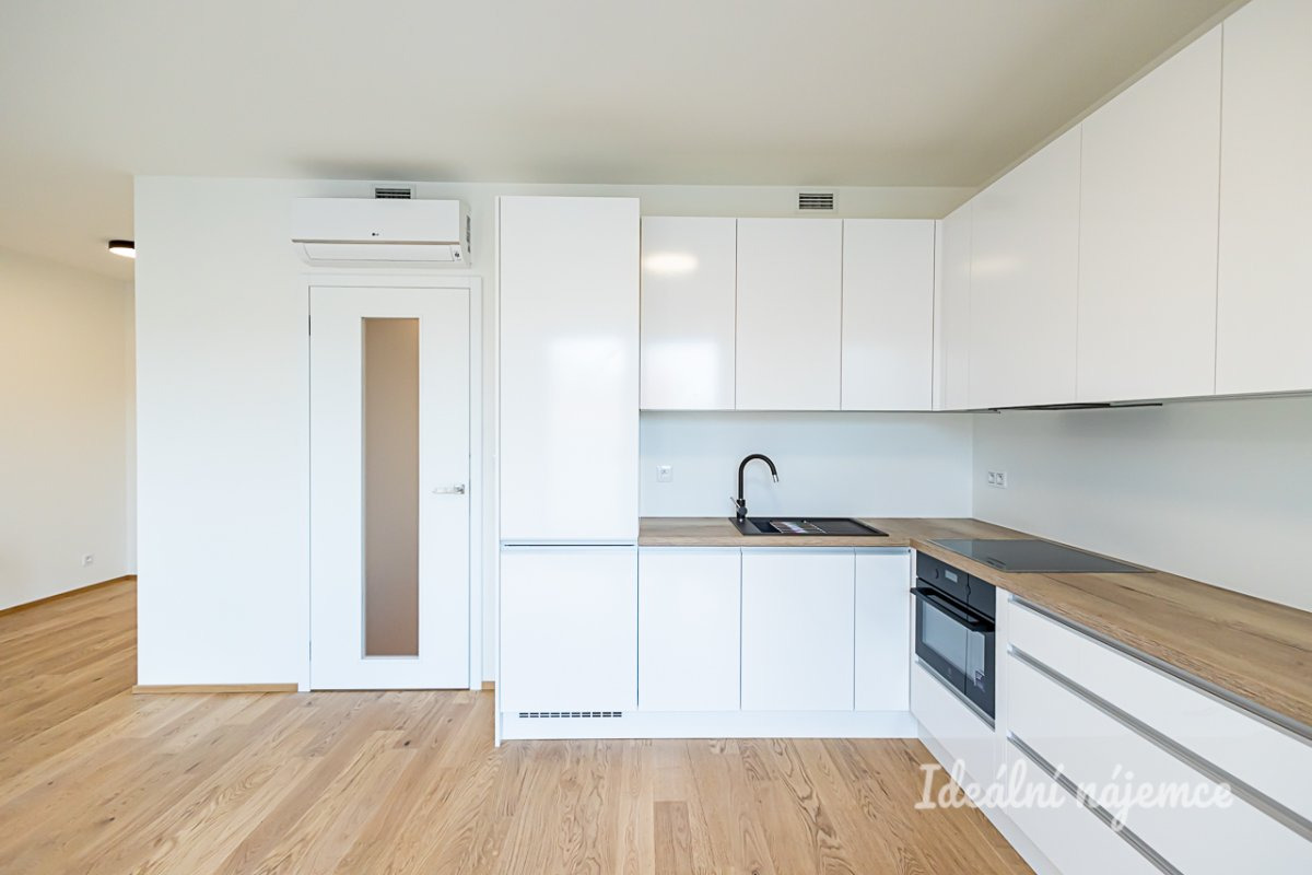Pronájem bytu 1+kk, Basilejské náměstí, Žižkov,  22000Kč/měs, 42 m2