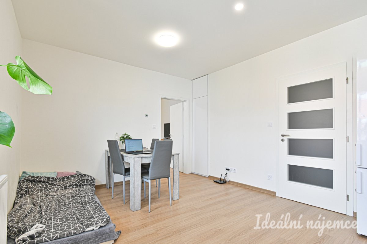 Pronájem bytu 2+kk, Slatinská, Židenice, 17 900 Kč/měs, 42 m2