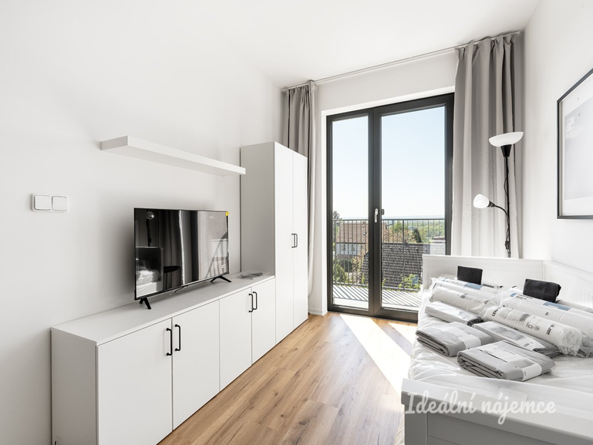 Pronájem bytu 1+kk, Za Černým mostem, Kyje, 17337 Kč/měs, 24 m2