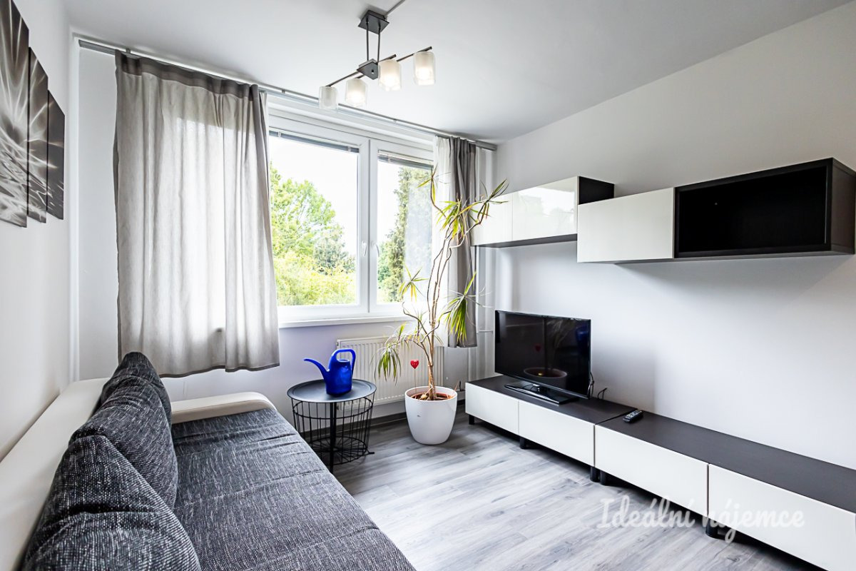 Pronájem bytu 2+kk, Kopřivnická, Letňany, 21500 Kč/měs, 42 m2