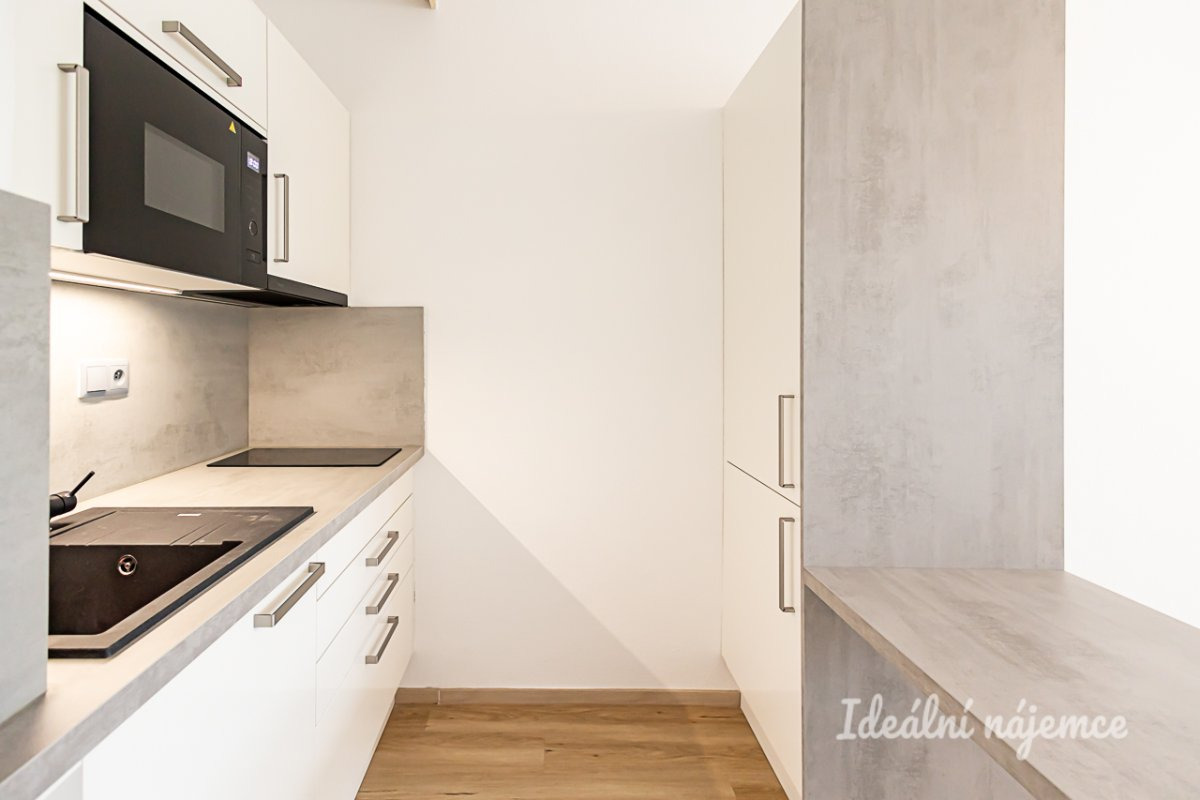 Pronájem bytu 2+kk, Pertoldova, Modřany,  16750 Kč/měs, 41 m2