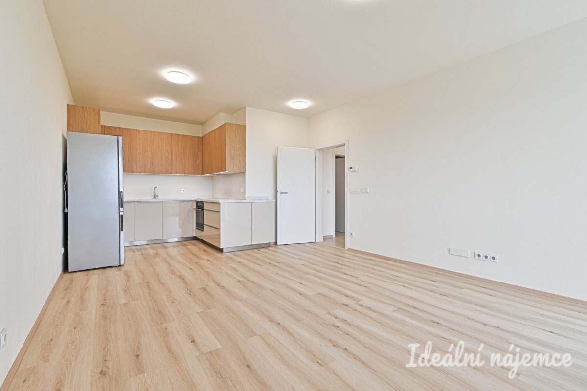 Pronájem bytu 2+kk, Kumpoštova, Sadová, 25000 Kč/měs, 56 m2
