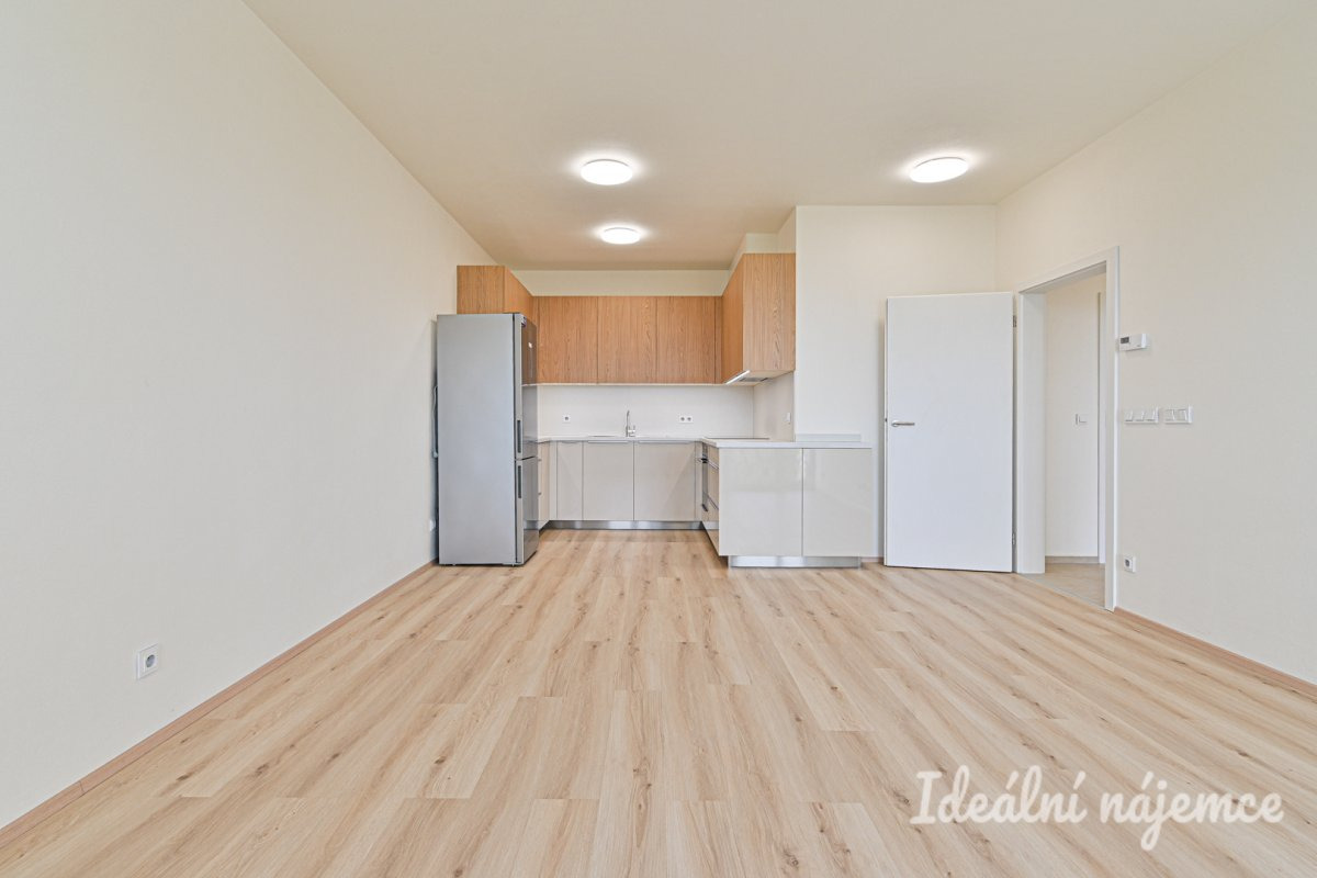 Pronájem bytu 2+kk, Kumpoštova, Sadová, 25000 Kč/měs, 56 m2