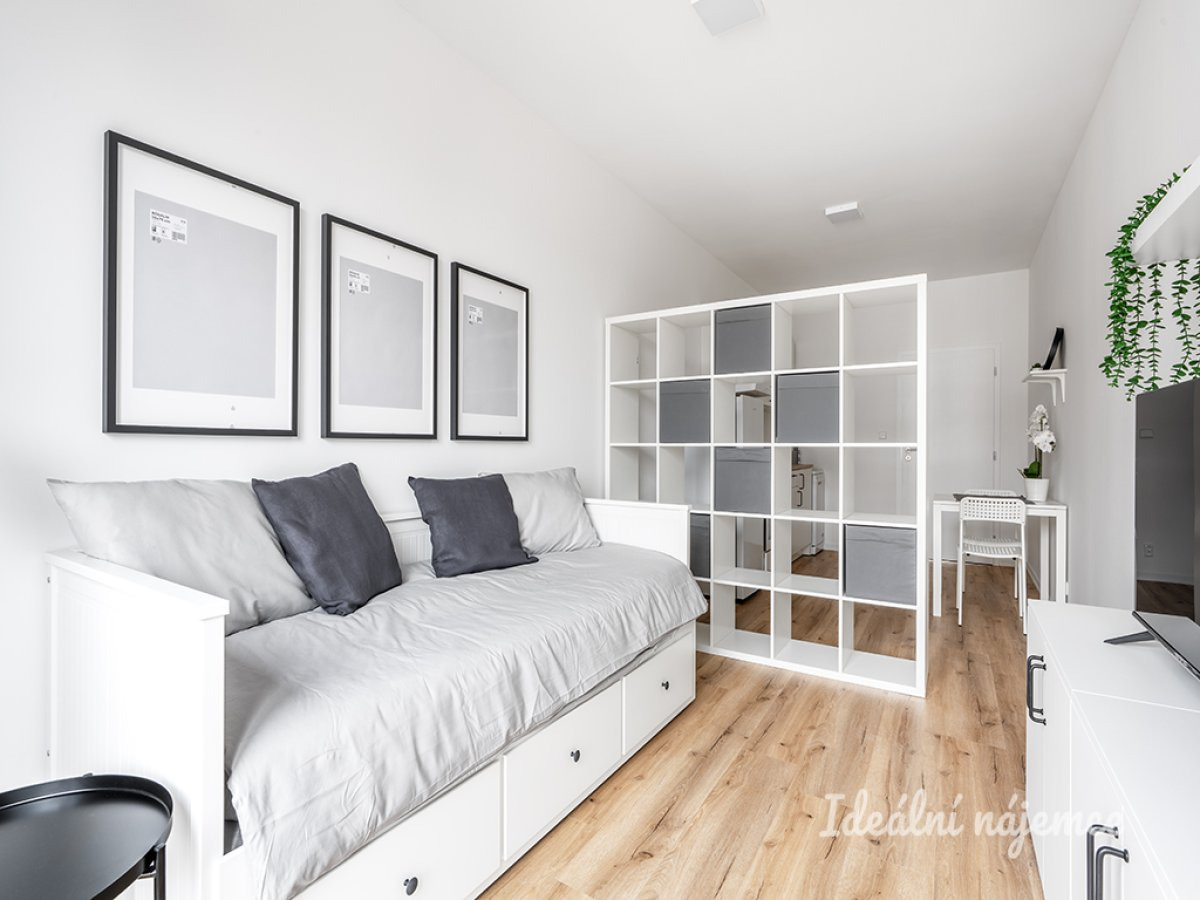 Pronájem bytu 1+kk, Za Černým mostem, Kyje, 15500 Kč/měs, 27 m2