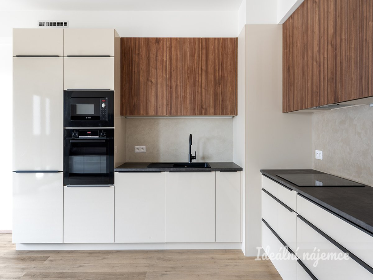 Pronájem bytu 3+kk, Domalípova, Hloubětín,  37000 Kč/měs, 90 m2