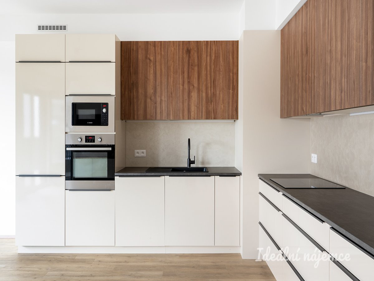 Pronájem bytu 3+kk, Domalípova, Hloubětín,  37000 Kč/měs, 89 m2