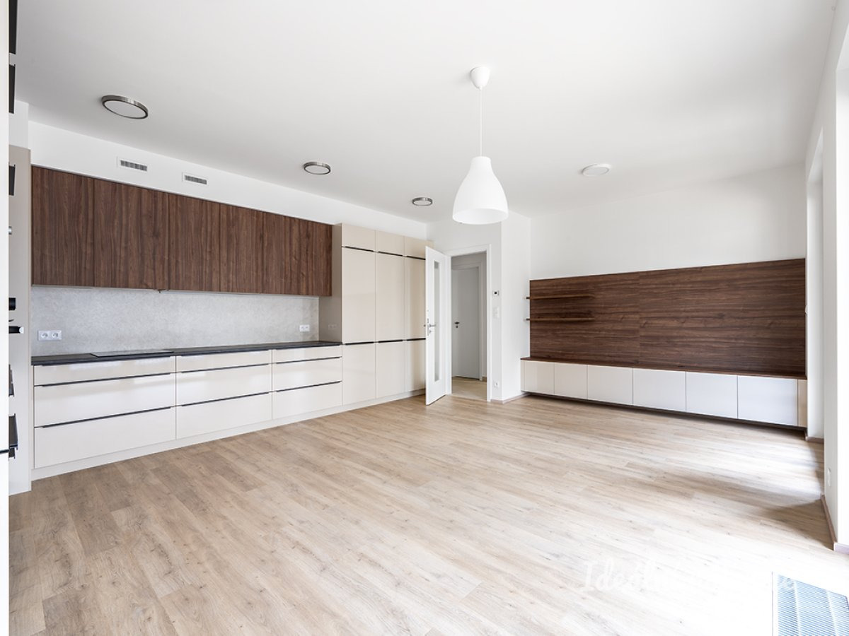 Pronájem bytu 3+kk, Domalípova, Hloubětín,  37000 Kč/měs, 89 m2