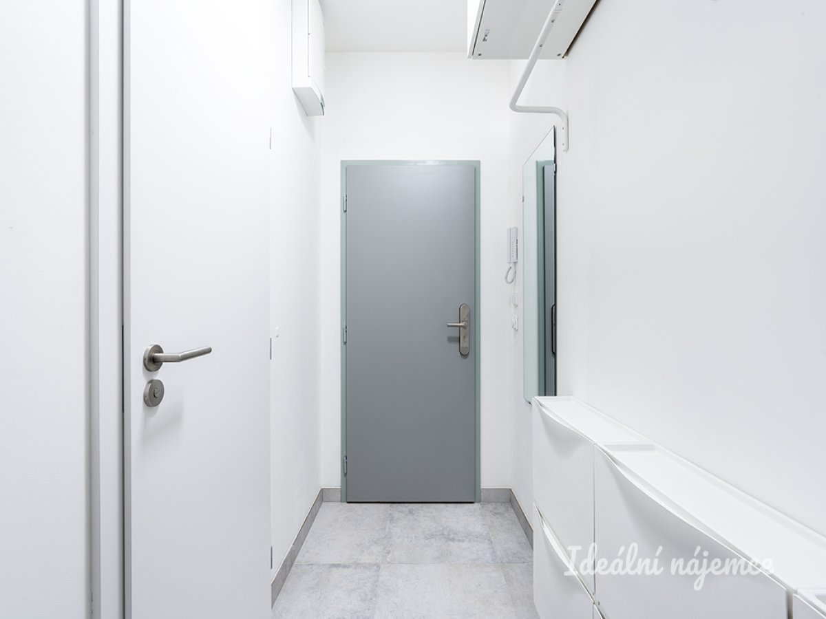 Pronájem bytu 1+kk, Za Černým mostem, Kyje, 17 000 Kč/měs, 27 m2