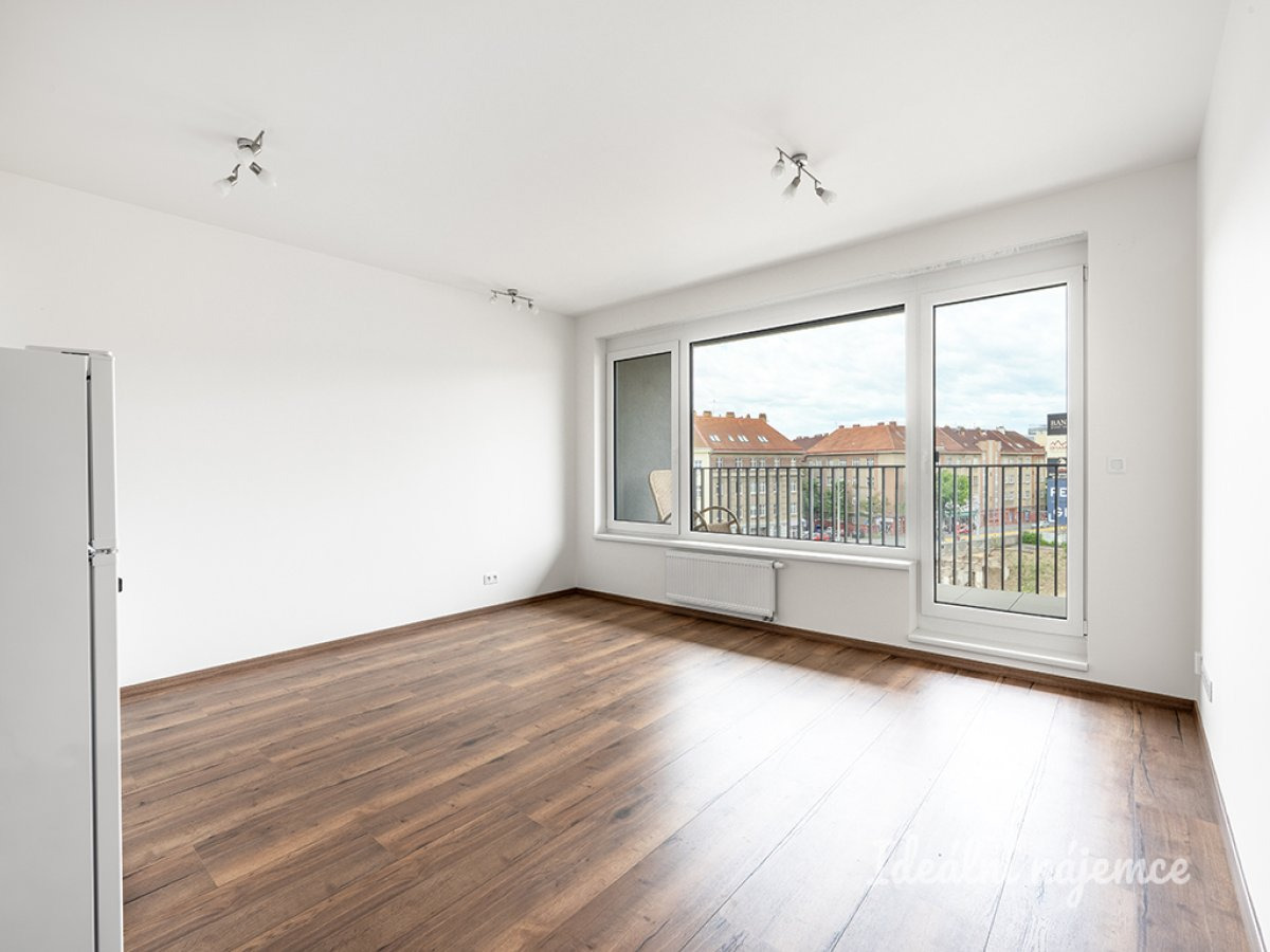 Pronájem bytu 1+kk, Střídavá, Vysočany, 17500 Kč/měs, 34 m2