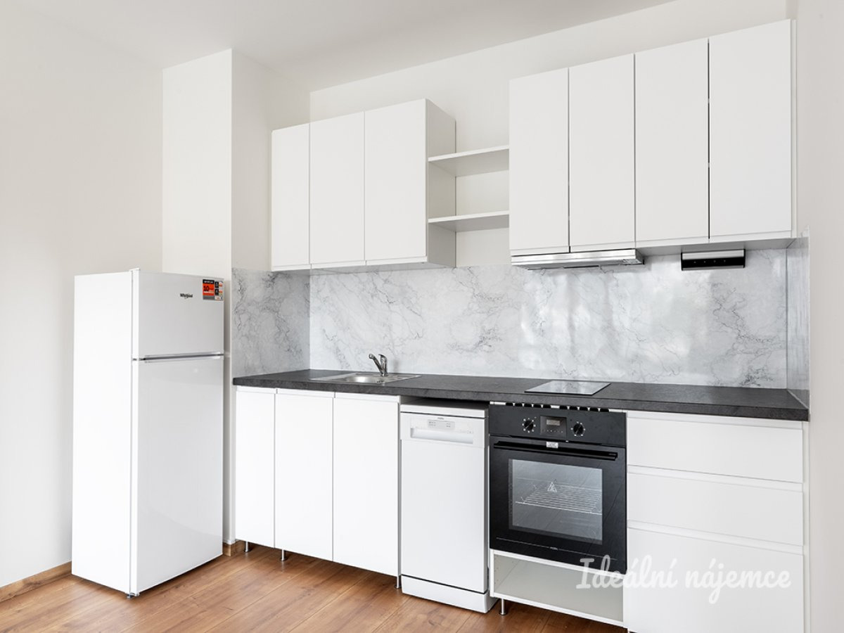 Pronájem bytu 1+kk, Kolbenova, Vysočany, 17900 Kč/měs, 33 m2