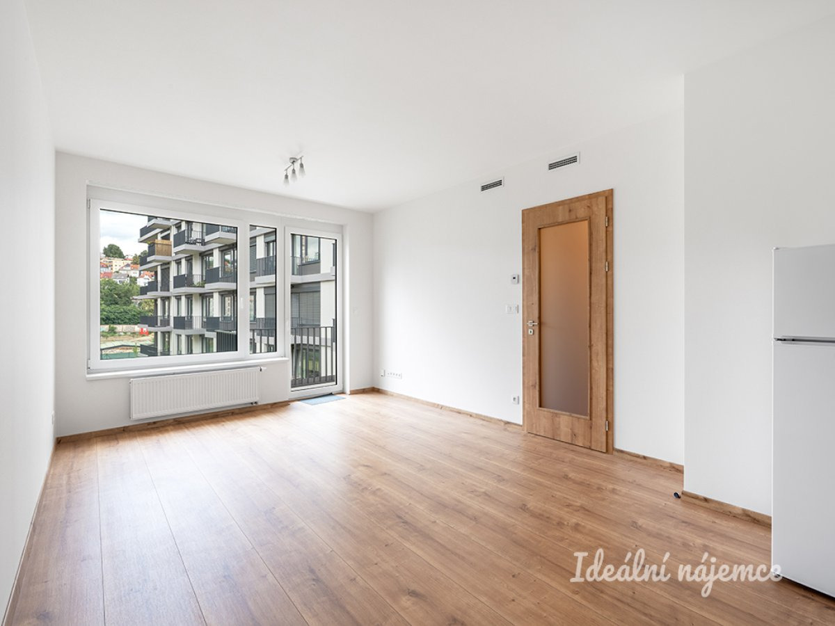 Pronájem bytu 1+kk, Kolbenova, Vysočany, 17900 Kč/měs, 33 m2