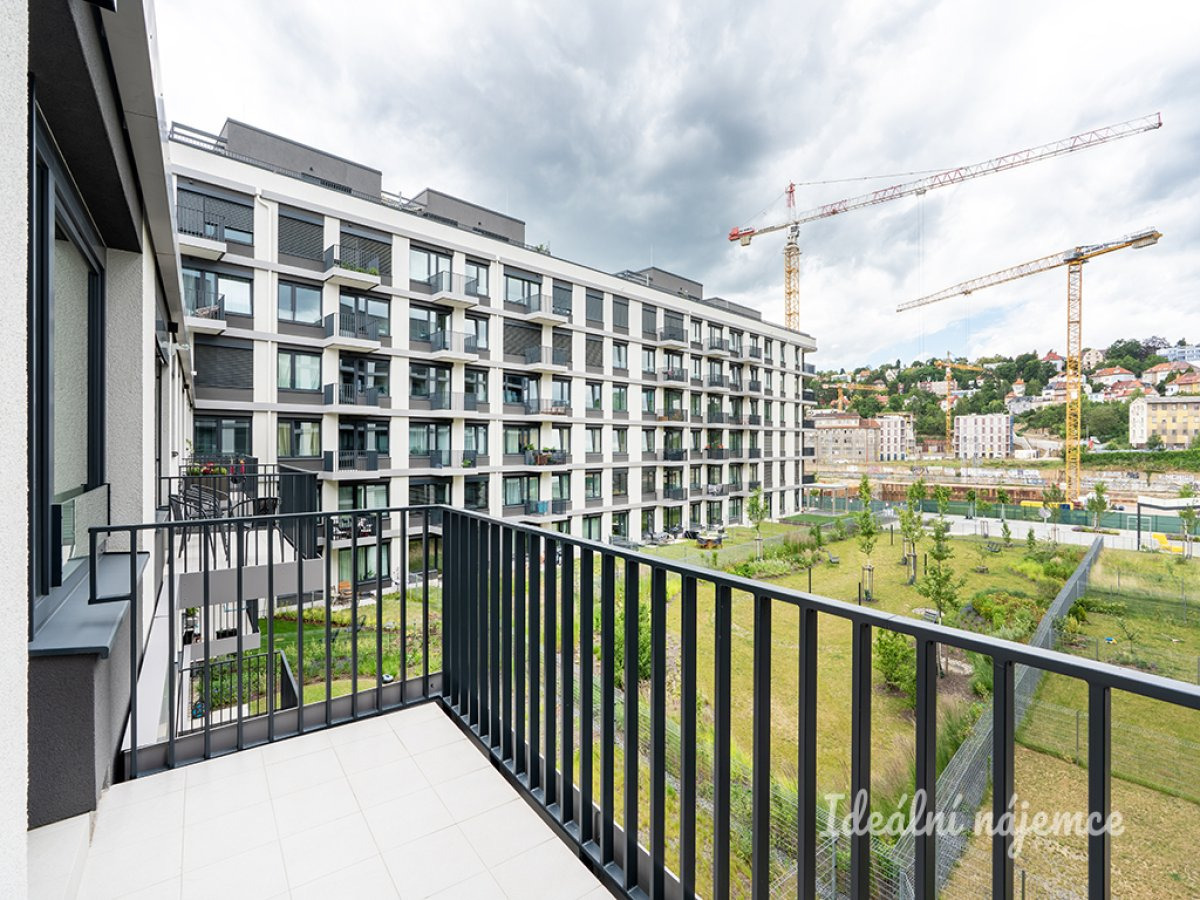 Pronájem bytu 1+kk s balkonem, Kolbenova, Vysočany, 19500 Kč/měs, 33 m2