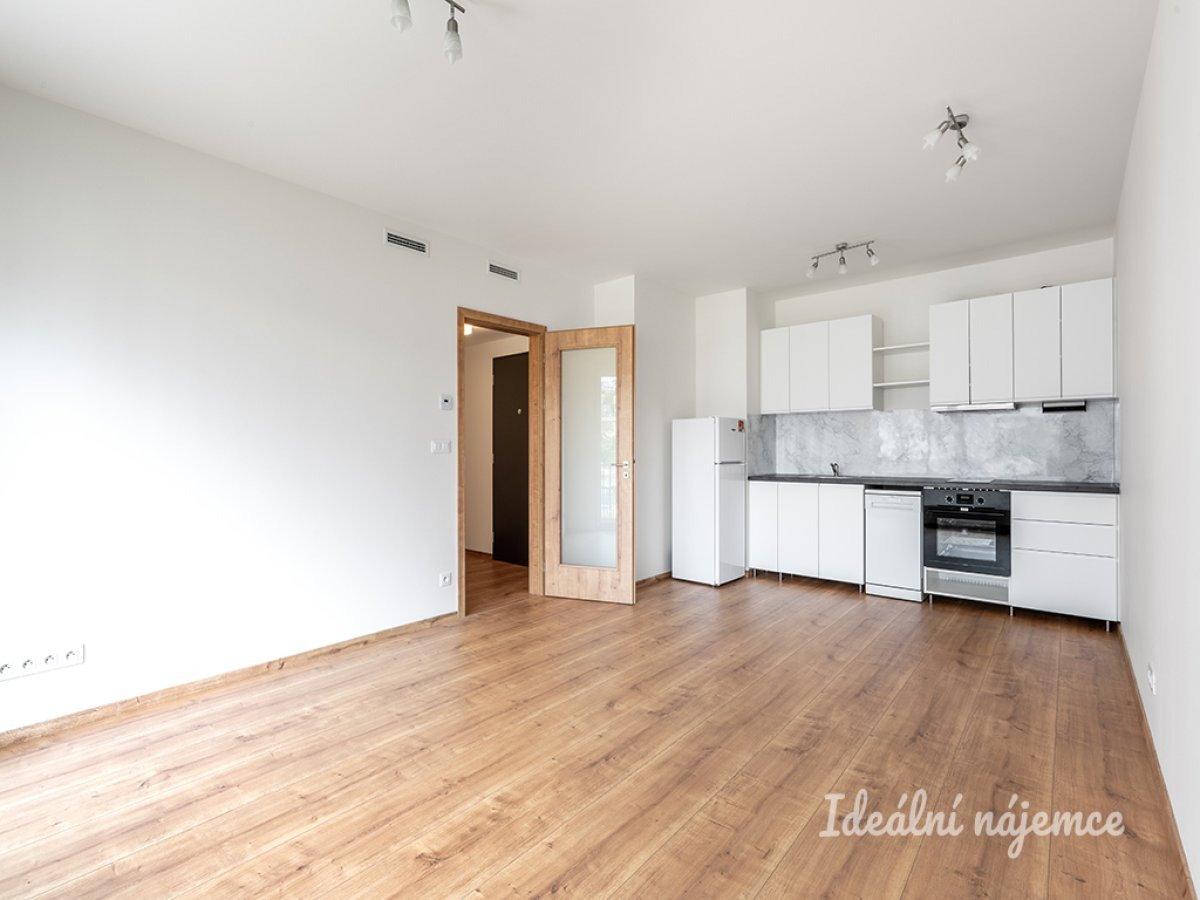 Pronájem bytu 1+kk s balkonem, Kolbenova, Vysočany, 19500 Kč/měs, 33 m2