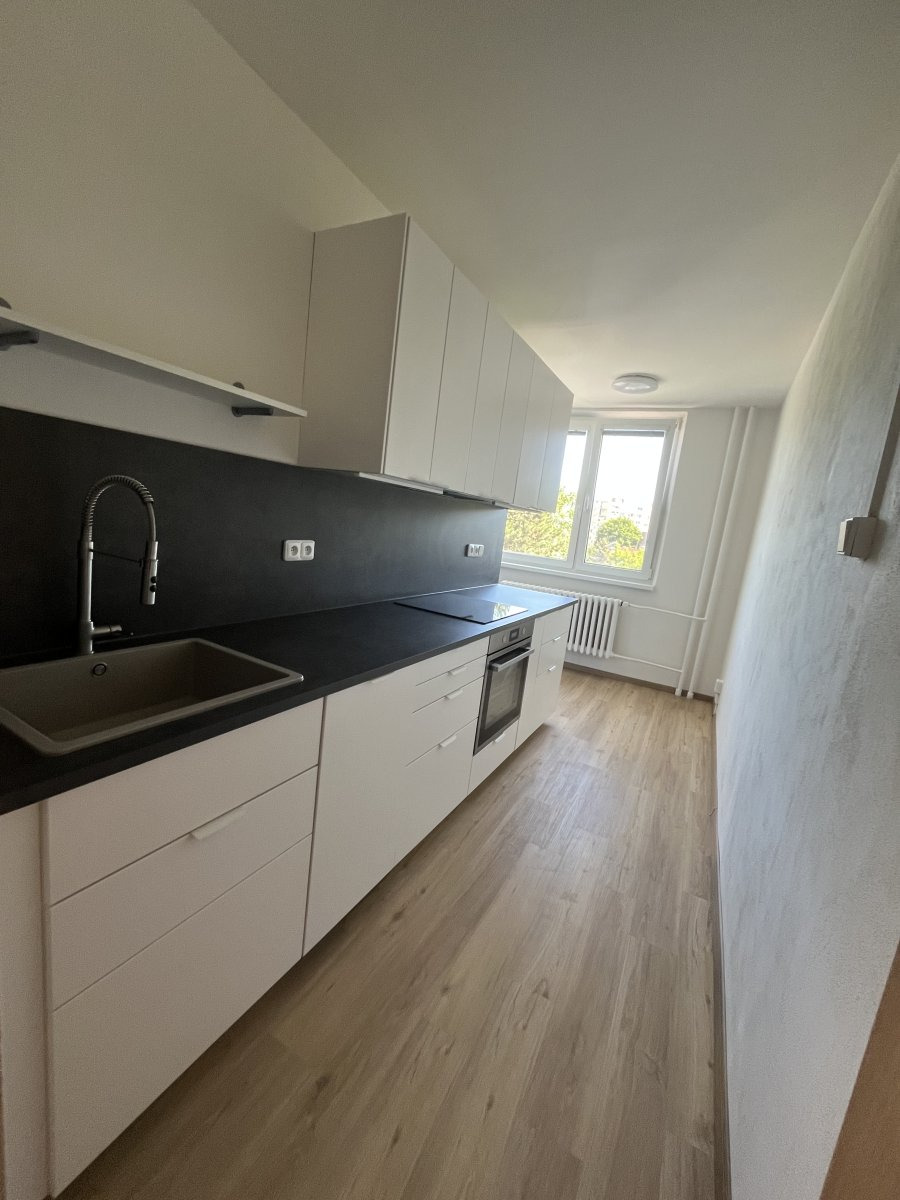 Pronájem bytu 2+1, Sienkiewiczova, Povel, 15000 Kč/měs, 52 m2