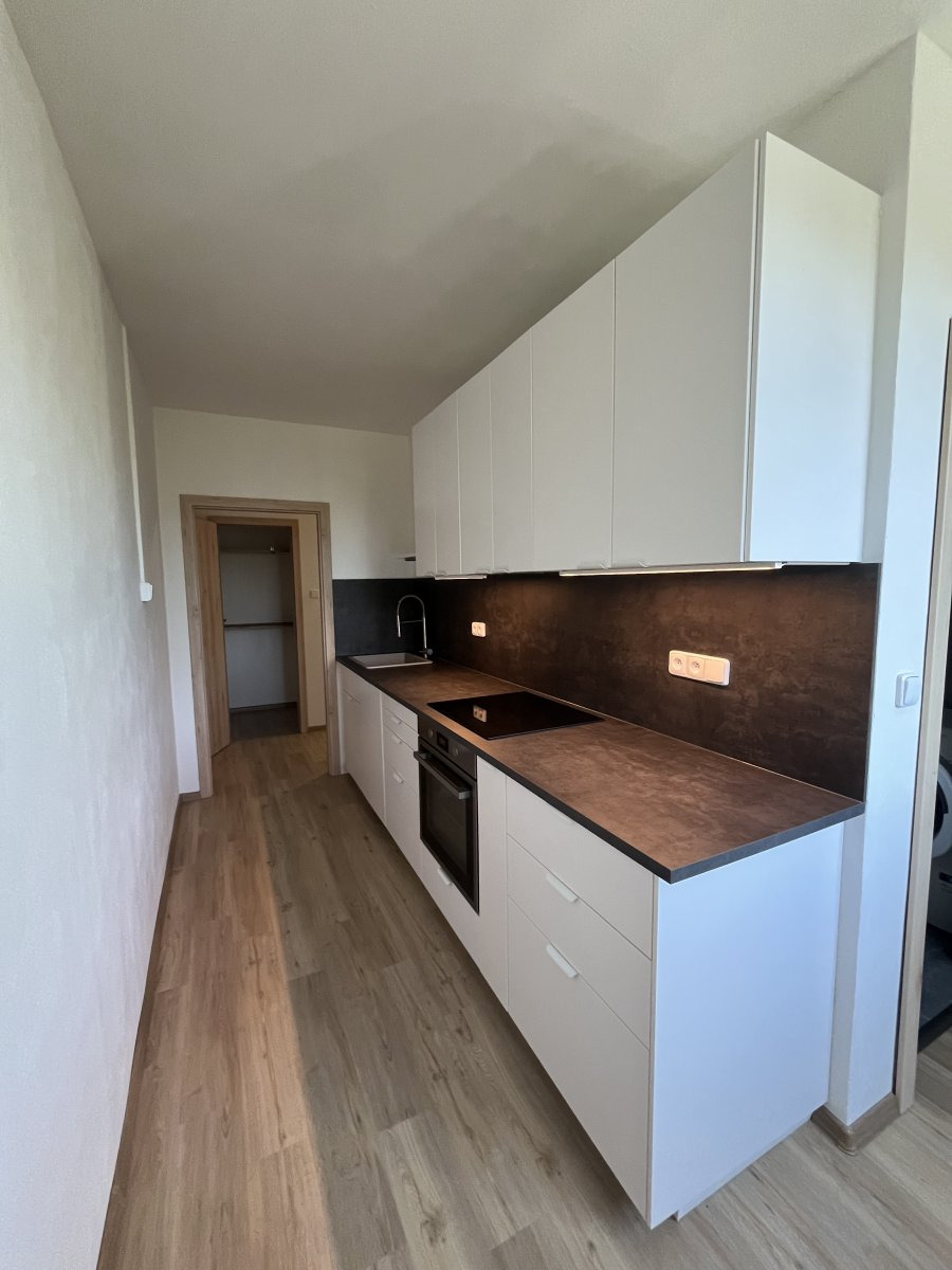 Pronájem bytu 2+1, Sienkiewiczova, Povel, 15000 Kč/měs, 52 m2