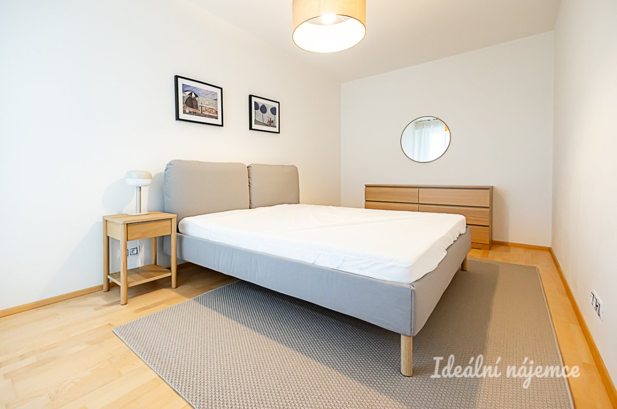 Pronájem bytu 2+kk, Olšanská, Žižkov, 69 m2