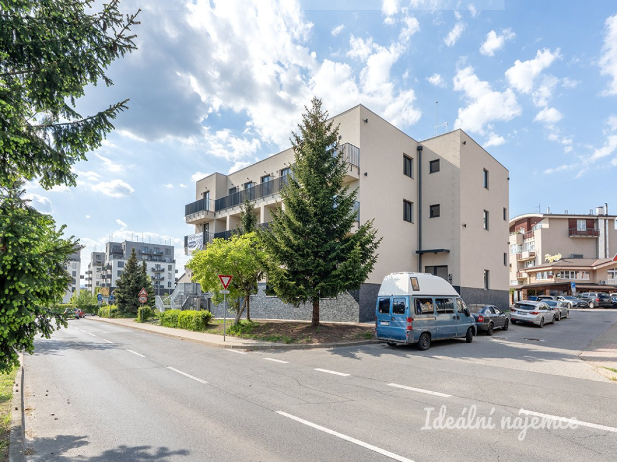 Pronájem bytu 1+kk, Za Černým mostem, Kyje, 15700 Kč/měs, 24 m2