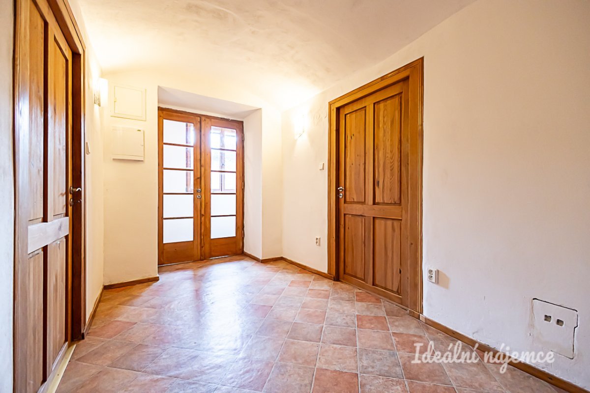 Pronájem rodinného domu 6+1, K Uhříněvsi, Královice, 44900 Kč/měs, 221 m2