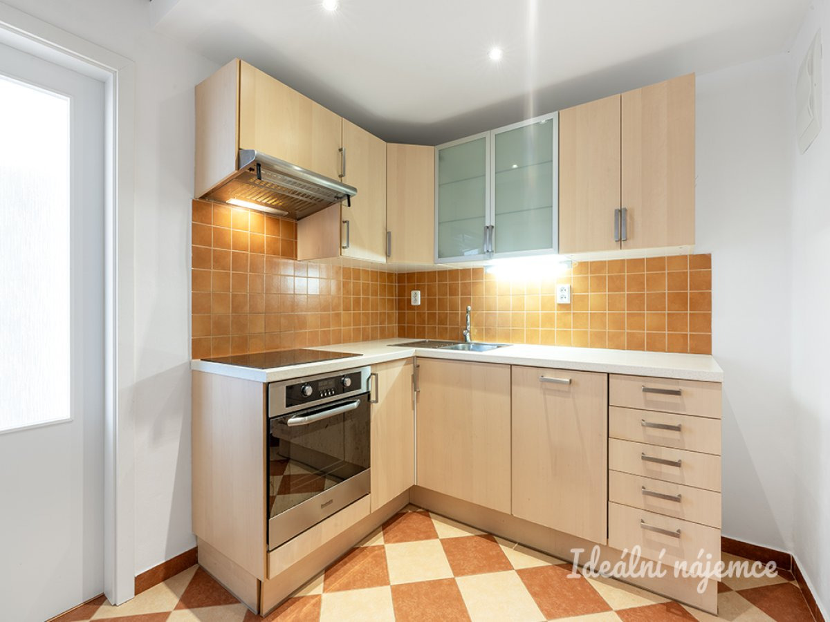 Pronájem bytu 2+kk, Maroldova, Nusle, 21900 Kč/měs, 42 m2