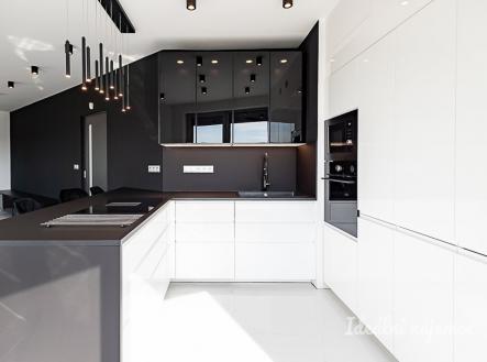 Pronájem bytu, 4+kk, 107 m²