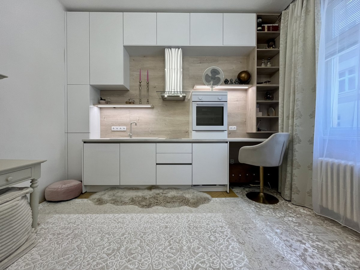 Pronájem bytu 1+kk, Střední, Moravská Ostrava, 9900 Kč/měs, 26 m2