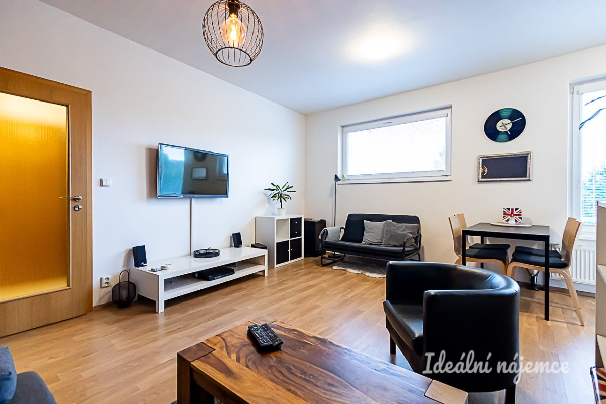 Pronájem bytu 1+kk, Nademlejnská, Hloubětín, 16900 Kč/měs, 32 m2