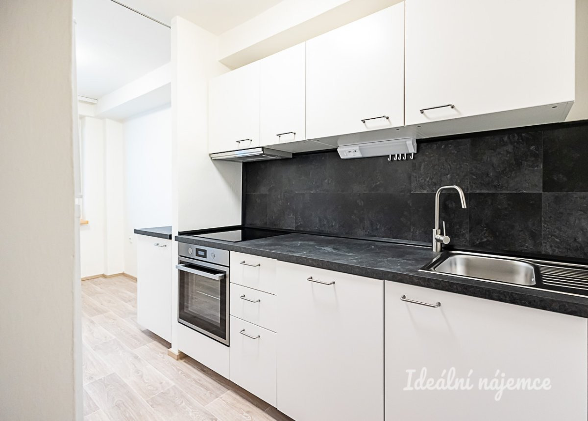 Pronájem bytu 3+1 s balkonem, Hartigova, Žižkov, 64 m2