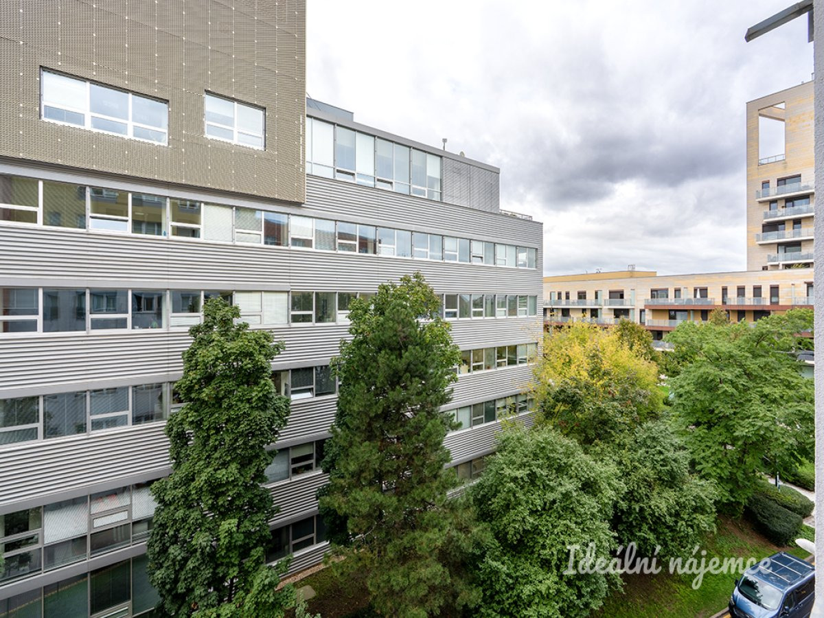 Pronájem bytu 1+kk, Jemnická, Michle, 18000 Kč/měs, 28 m2