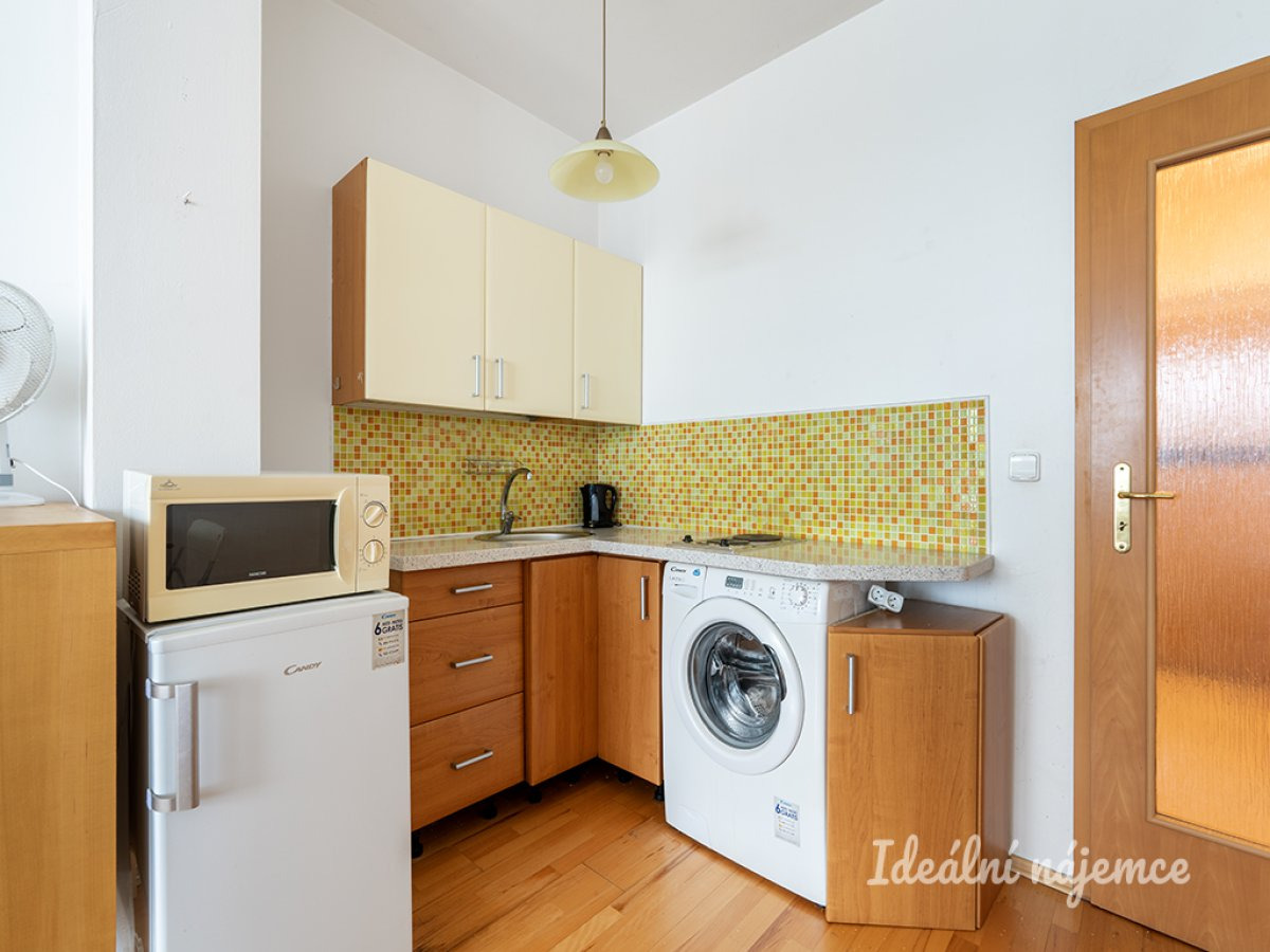 Pronájem bytu 1+kk, Jemnická, Michle, 17 490 Kč/měs, 28 m2