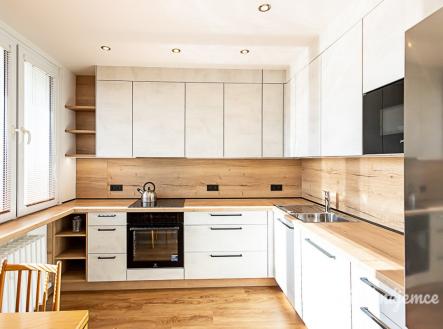 Pronájem bytu, 3+kk, 66 m²